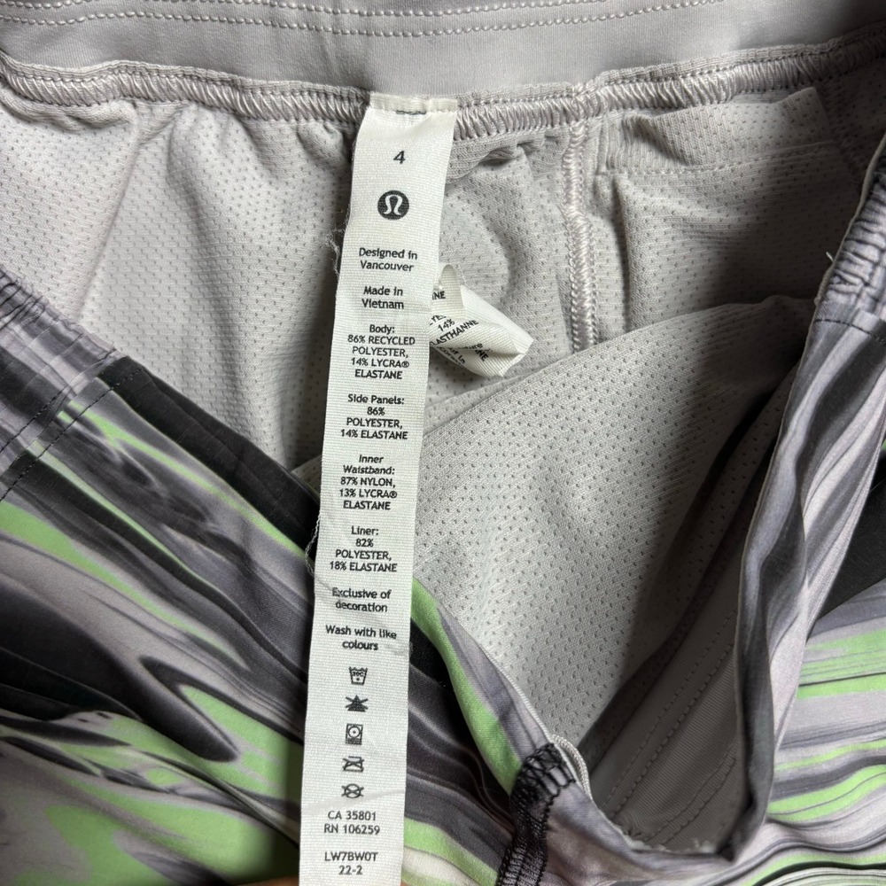 Lululemon Women's Hotty Hot High Rise Shorts 4" Size 4 Special Edition Green - Picture 2 of 10